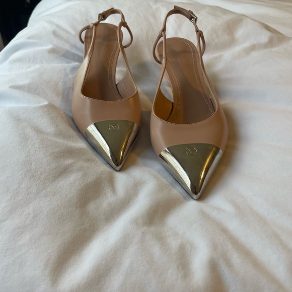 Louis Vuitton Calfskin Urban Twist Slingback Pumps - Picture 8 of 9
